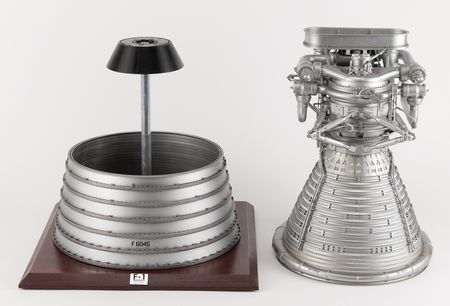 Lot #7500 Apollo Rocketdyne F-1 Rocket Engine Model - Image 7