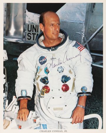 Lot #7387 Moonwalkers: Complete Set of (12) Signed Photographs - Image 4