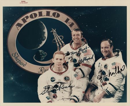 Lot #7290 Apollo 14 Signed Photograph to NASA Photographer Terry Slezak - Image 1