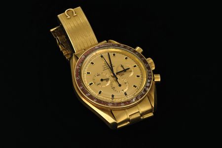 Lot #7000 Neil Armstrong's Omega Speedmaster Professional 18K Gold 1969 Apollo 11 Commemorative Watch - Image 2