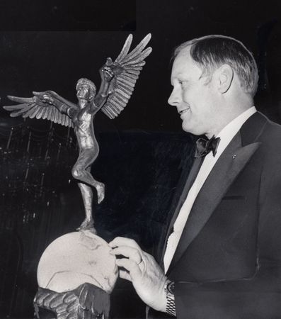 Lot #7000 Neil Armstrong's Omega Speedmaster Professional 18K Gold 1969 Apollo 11 Commemorative Watch - Image 10