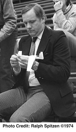 Lot #7000 Neil Armstrong's Omega Speedmaster Professional 18K Gold 1969 Apollo 11 Commemorative Watch - Image 14