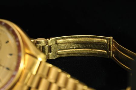 Lot #7000 Neil Armstrong's Omega Speedmaster Professional 18K Gold 1969 Apollo 11 Commemorative Watch - Image 7