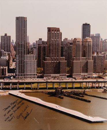 Lot #190 Donald Trump Oversized Signed Photograph - Image 2