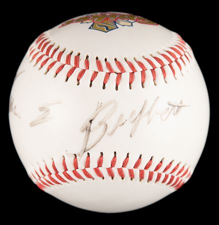Lot #262 Warren Buffett Signed Baseball and Signed Photograph - Image 3