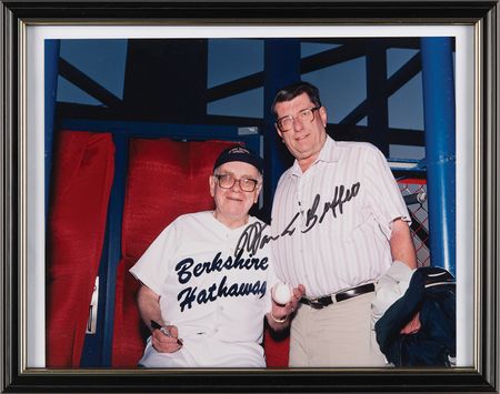 Lot #262 Warren Buffett Signed Baseball and Signed Photograph - Image 4