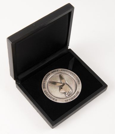Lot #9227 Jimi Hendrix 1971 Playboy All-Star Jazz and Pop Poll 'Hall of Fame' Winner's Medal - Image 3