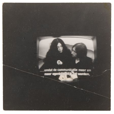 Lot #9038 John Lennon and Yoko Ono Signed Photograph - Obtained During Their 'Bed In For Peace' Protest (March 1969) - Image 3