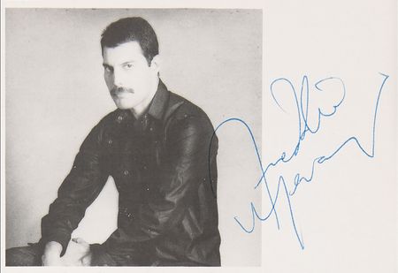 Lot #9286 Queen Signed 1982 'Hot Space Tour' Program - Obtained at Elland Road Football Stadium (May 29, 1982) - Image 2