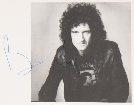 Lot #9286 Queen Signed 1982 'Hot Space Tour' Program - Obtained at Elland Road Football Stadium (May 29, 1982) - Image 3