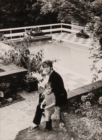 Lot #9047 John Lennon, Cynthia Lennon, and Julian Lennon (3) Signatures with Family Photos by Leslie Bryce - Image 6