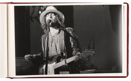 Lot #9358 The Band: Robbie Robertson and Martin Scorsese Signed 40th Anniversary Collector?s Edition of The Last Waltz - Image 8