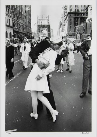 Lot #656 Alfred Eisenstaedt Oversized Signed Photograph - 'V-J Day in Times Square' (Ltd. Ed. #233/250) - Image 2