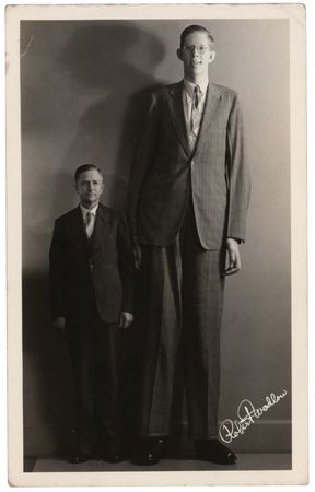 Lot #922 Robert Wadlow Signed Photograph - Image 2