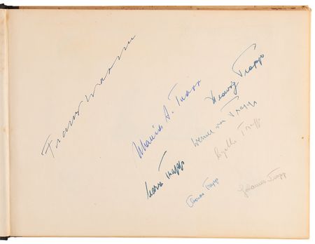 Lot #921 The Von Trapp Family Signed Book - The Trapp-Family Book of Christmas Songs - Image 4