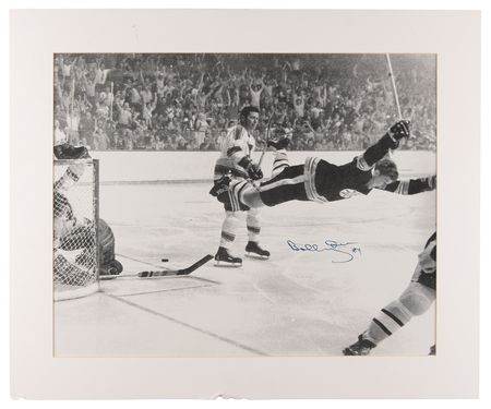 Lot #815 Bobby Orr Oversized Signed Photograph - Image 1