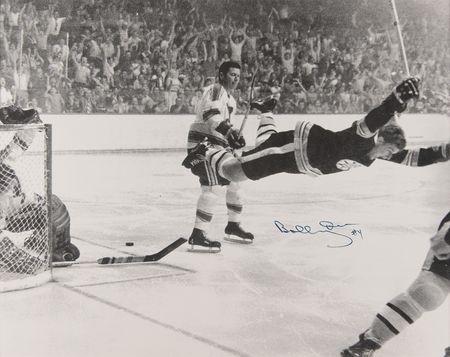 Lot #815 Bobby Orr Oversized Signed Photograph - Image 2