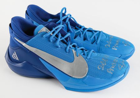 Lot #773 Giannis Antetokounmpo Practice-Worn Basketball Sneakers (2020-2021) - Image 3