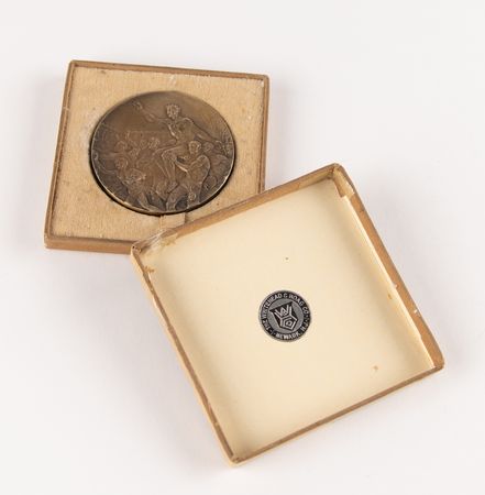 Lot #3071 Los Angeles 1932 Summer Olympics Gold Winner's Medal with Box - Image 5