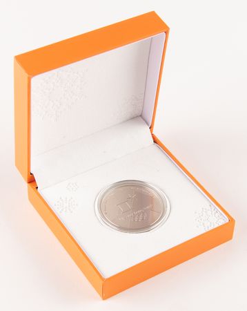 Lot #3175 PyeongChang 2018 Winter Olympics Cupro-Nickel Participation Medal with Box - From the Collection of IOC Member Phillip W. Coles - Image 3