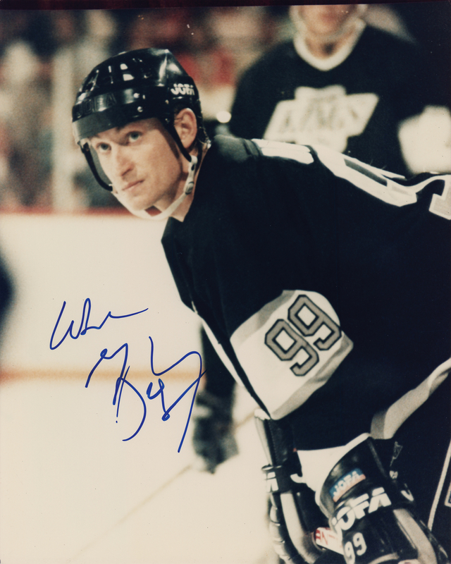 Lot 922 Wayne Gretzky Signed Photograph
