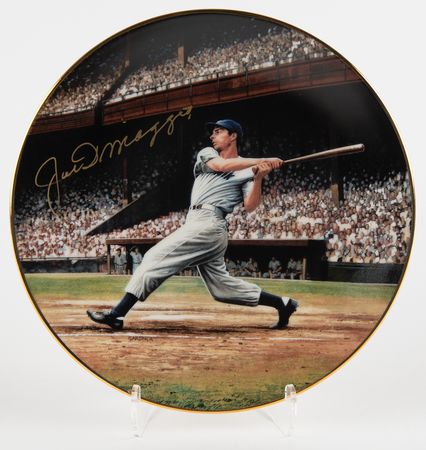 Lot #920 Joe DiMaggio Signed Plate - 'The Streak' (Ltd. Ed. #3204/5000) - Image 1