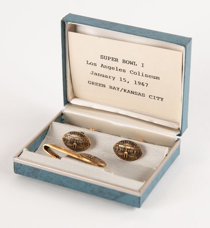 Lot #934 Super Bowl I Gold-Plated Cufflinks and Tie Clasp - Image 5