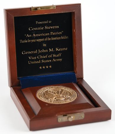 Lot #895 Connie Stevens 'An American Patriot' United States Army Award Medal - Image 3