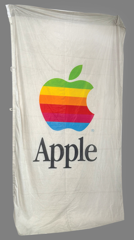 Lot 6089 Apple Computer Dealer Flag (55˝ x 106˝)