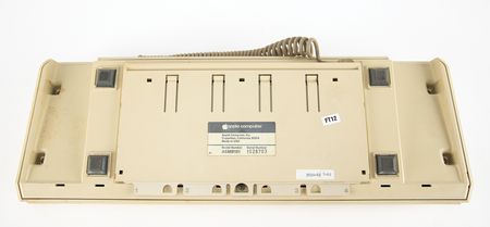 Lot #6028 Apple Lisa 2 Computer Set with Keyboard, Mouse, and ProFile Hard Drive - Image 10