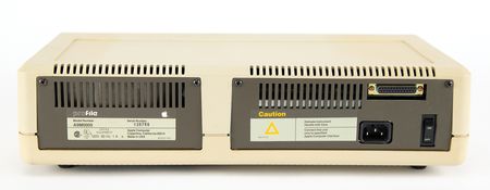 Lot #6028 Apple Lisa 2 Computer Set with Keyboard, Mouse, and ProFile Hard Drive - Image 7