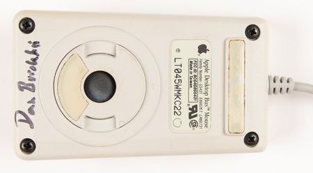 Lot #6132 Tech Innovators Multi-Signed (4) Apple Macintosh Mouse: Douglas Engelbart, Robert Metcalfe, Ted Nelson, and Dan Bricklin - Image 5