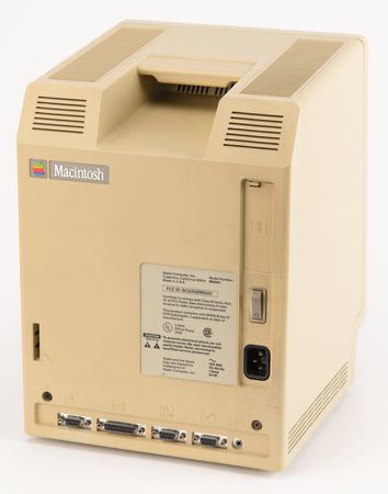 Lot #6034 Apple Macintosh 128K Computer - Fully Functional - Image 3