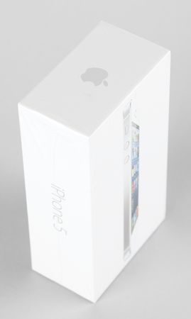 Lot #6072 Apple iPhone 5 (6th Generation, Sealed - 32GB) White Version - Image 4