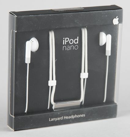 Lot #6082 Apple iPod Nano (1st Generation, Sealed - 2GB, White), with Lanyard Headphones and Armband - Image 6