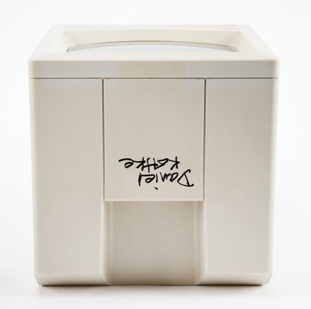 Lot #6040 Apple Macintosh SE Signed by Dan Kottke - Image 3