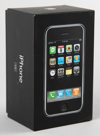 Lot #6068 Apple iPhone - Rare 4GB Model (First Generation) - Image 6