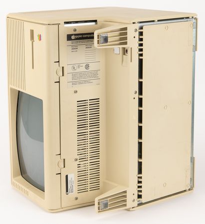 Lot #6035 Apple Lisa 2 Computers (2) with ProFile Hard Drives, Keyboards, and Apple Mouses - Image 20