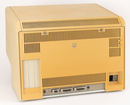 Lot #6035 Apple Lisa 2 Computers (2) with ProFile Hard Drives, Keyboards, and Apple Mouses - Image 5