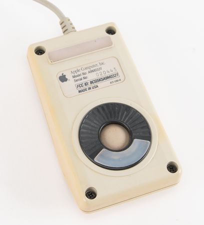 Lot #6038 Apple IIGS Computer 'Serial No. 13' -  with Monitor, Keyboard, Mouse, External Drives, and Manuals - Image 12