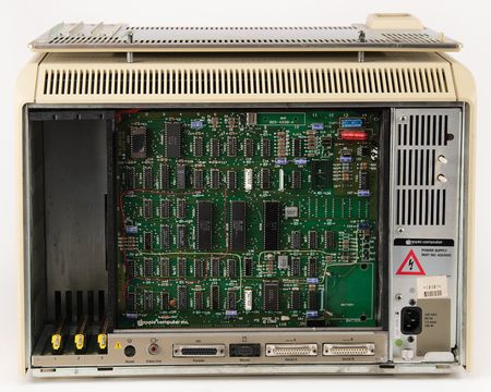 Lot #6026 Apple Lisa Computer with 'Twiggy' Drives, ProFile Hard Drive, Mouse, Keyboard, and Software - Image 10