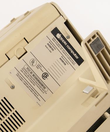 Lot #6026 Apple Lisa Computer with 'Twiggy' Drives, ProFile Hard Drive, Mouse, Keyboard, and Software - Image 15