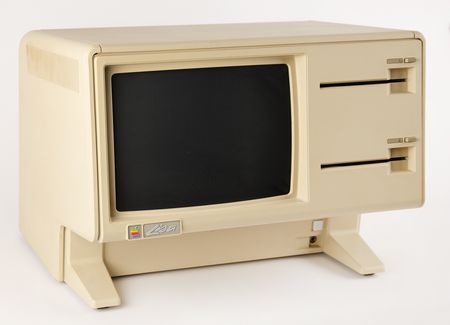 Lot #6026 Apple Lisa Computer with 'Twiggy' Drives, ProFile Hard Drive, Mouse, Keyboard, and Software - Image 4