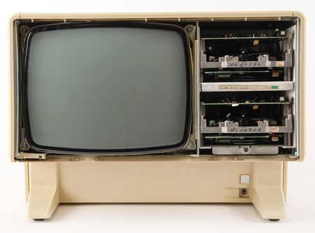 Lot #6026 Apple Lisa Computer with 'Twiggy' Drives, ProFile Hard Drive, Mouse, Keyboard, and Software - Image 9