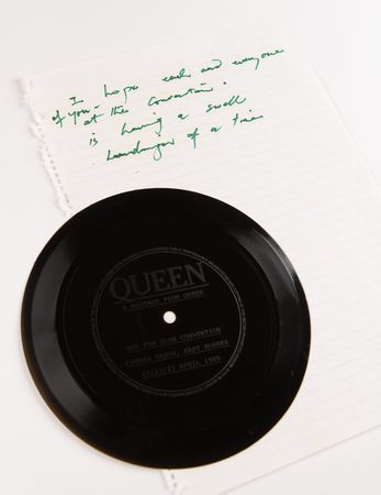 Lot #681 Queen: Freddie Mercury Handwritten Message for the 1989 Queen Fan Club Convention Flexi Disc - Image 1