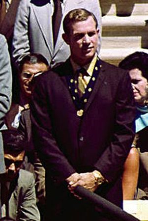 Lot #7103 Omega Speedmaster Professional 18K Gold Apollo 11 Commemorative Watch - From the Personal Collection of Dave Scott - Image 11