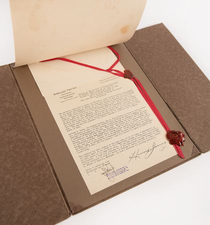 Lot #7034 Gilbert Stuart Signed Receipt for His 1822 'Lewis-Wilson Portrait of George Washington' - On Current Display at the Louvre Abu Dhabi - Image 4