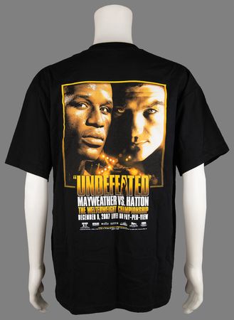 Lot #743 Floyd Mayweather, Jr. and Ricky Hatton Signed Boxing Glove - Image 4