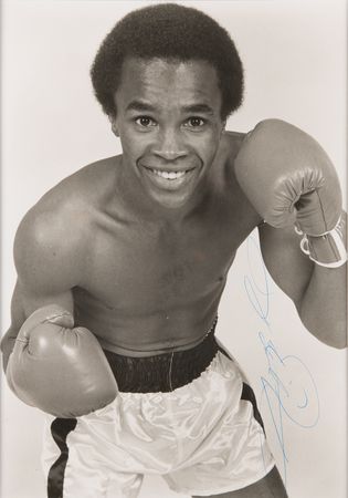 Lot #728 Sugar Ray Leonard Signed Photograph - Image 2
