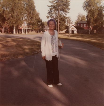 Lot #337 Simone de Beauvoir Signed Photograph - Image 3